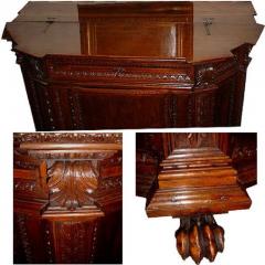 An 18th Century Italian Notched Hinged Top Walnut Credenza - 3501352