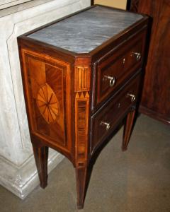 An 18th Century Italian Walnut and Satinwood Parquetry Bedside Commodino - 3501420