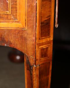 An 18th Century Italian Walnut and Satinwood Parquetry Bedside Commodino - 3501421