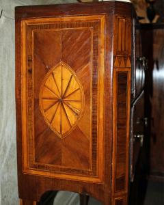 An 18th Century Italian Walnut and Satinwood Parquetry Bedside Commodino - 3501426