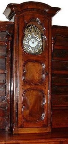 An 18th Century Louis XV XVI Transitional Provincial Walnut Vaisselier Horloge - 3501302