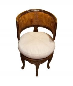 An 19th Century Oval Handcarved Walnut and cane corner chair - 3726183