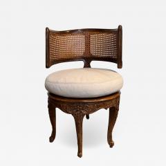 An 19th Century Oval Handcarved Walnut and cane corner chair - 3728421