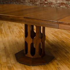 An American Walter Wabash dining room table with three original leaves - 1739204