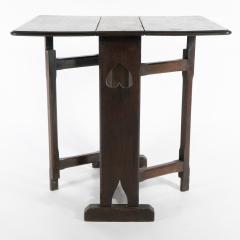 An Arts Crafts Cotswold Style Oak Gate Leg Drop Leaf Tea or Side Table - 4192764