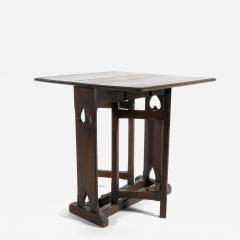 An Arts Crafts Cotswold Style Oak Gate Leg Drop Leaf Tea or Side Table - 4234399