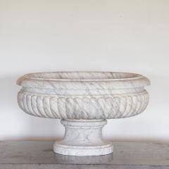 An Early 18th Century White Marble Wine Cooler of Grand Proportions - 3104026