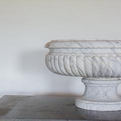An Early 18th Century White Marble Wine Cooler of Grand Proportions - 3104037