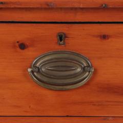 An English Pine Chest of drawers on Bracket Feet 19th C - 2317810