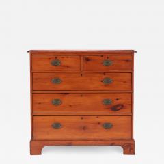 An English Pine Chest of drawers on Bracket Feet 19th C - 2318159