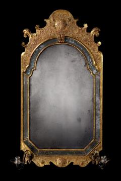 An Exceptional English Example of an Antique Queen Anne Period Gilded Mirror - 1277365