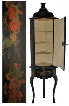 An Extremely Rare Early 18th Century Queen Anne Corner Cabinet - 3501348