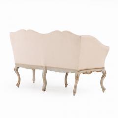 An Italian painted and carved settee 18th C in recent fabric  - 4234556