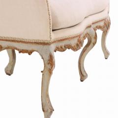 An Italian painted and carved settee 18th C in recent fabric  - 4234557