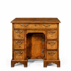 An early George III walnut kneehole desk - 2329016