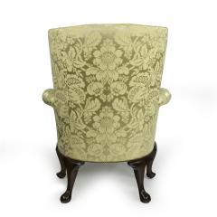 An elegant George I walnut wing armchair - 3156585