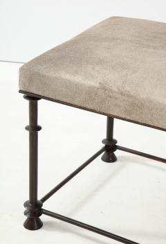 An elegant bronze stool covered with nubuck retourn  - 1578125