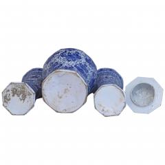An important and large Dutch Delft garniture set of three vases - 4569162