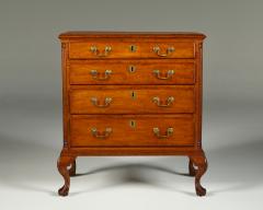 An important and rare chest with exceptional cabriole legs - 3505361