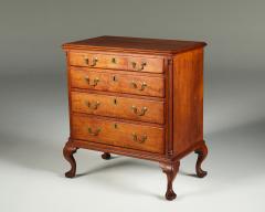 An important and rare chest with exceptional cabriole legs - 3505382