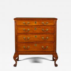 An important and rare chest with exceptional cabriole legs - 3506106