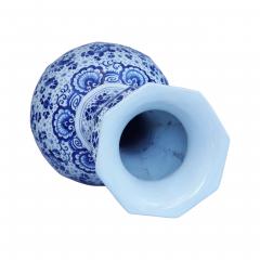 An impressive early 18th century Dutch Delft vase - 4569138