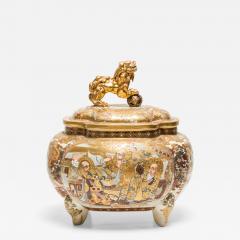 Antique Chinese Porcelain and Eglomise Gold Scenic Lidded and Footed Box - 4260652