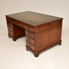 Antique Georgian Style Pedestal Desk - 3249851