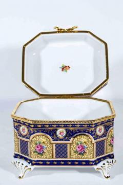 Antique Limoges Porcelain Box with 24 Karat Gold Design - 70441