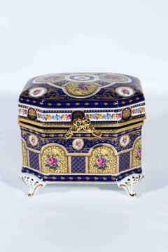 Antique Limoges Porcelain Box with 24 Karat Gold Design - 70442