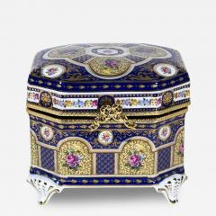 Antique Limoges Porcelain Box with 24 Karat Gold Design - 71074