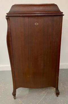 Antique VictorLA Model VV XI Phonograph in Queen Anne Style Mahogany Cabinet - 3300005