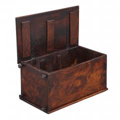Antique oak engraved chest - 2424523