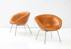 Arne Jacobsen A Pair of Arne Jacobsen Chairs - 2549191