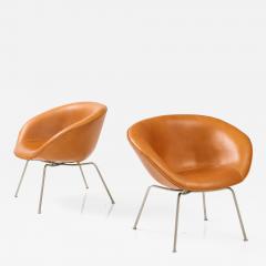 Arne Jacobsen A Pair of Arne Jacobsen Chairs - 2552624