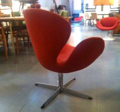 Arne Jacobsen A Pair of Vintage Danish Swan chairs Arne Jacobsen Fritz Hansen - 45820