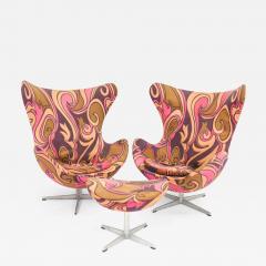 Arne Jacobsen A rare pair of Arne Jacobsen Egg chairs with ottoman for Fritz Hansen C 1973  - 4309925