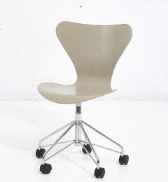 Arne Jacobsen Ant Desk Chair - 2137417