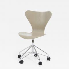 Arne Jacobsen Ant Desk Chair - 2139296