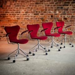 Arne Jacobsen Arne Jacobsen Series 7 3217 Swivel Chairs by Fritz Hansen circa 1996 - 2195517