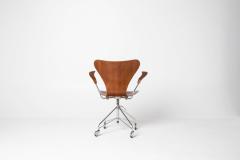 Arne Jacobsen Arne Jacobsen Series 7 Model Desk Chair - 4440447