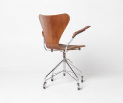 Arne Jacobsen Arne Jacobsen Series 7 Model Desk Chair - 4440467