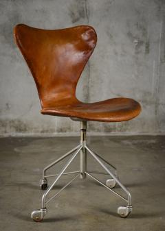 Arne Jacobsen Arne Jacobsen Sevener Swivel Desk Chair - 194104