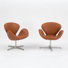 Arne Jacobsen Arne Jacobsen Swan Sofa Pair of Chairs in Cognac Leather Set of 3 - 4533798