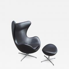 Arne Jacobsen Black Leather Egg Chair and Ottoman by Arne Jacobsen for Fritz Hansen - 696539