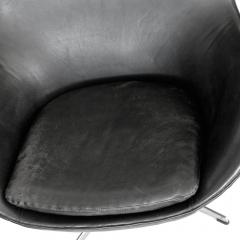 Arne Jacobsen Early Original Black Leather Egg Chair and Ottoman by Arne Jacobsen - 188889