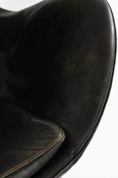 Arne Jacobsen Egg Chair Model 3316 in Original Leather Upholstery by Arne Jacobsen 1960s - 4399727