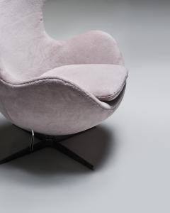 Arne Jacobsen Egg Chair by Arne Jacobsen with New Wool Mosu Velvet Upholstery - 4759799