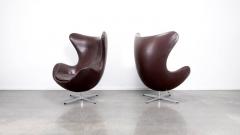 Arne Jacobsen Pair of Dark Brown Egg Chairs by Arne Jacobsen - 456097