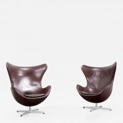 Arne Jacobsen Pair of Dark Brown Egg Chairs by Arne Jacobsen - 459588